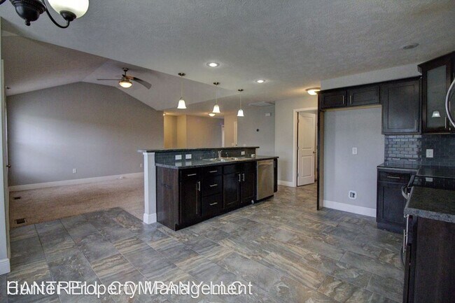 Foto del edificio - 4 br, 2 bath House - 874 E Sparrow Rd