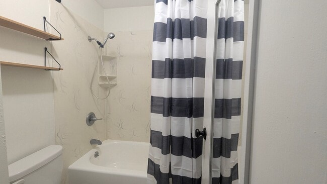 Foto del edificio - Beautiful 2 beds 1 bath  1 covered parking in Waialae, Honolulu