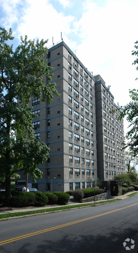 999 High St - United Hospital Staff Residence