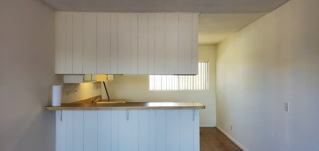 Building Photo - 19211 California 18, Unit 6