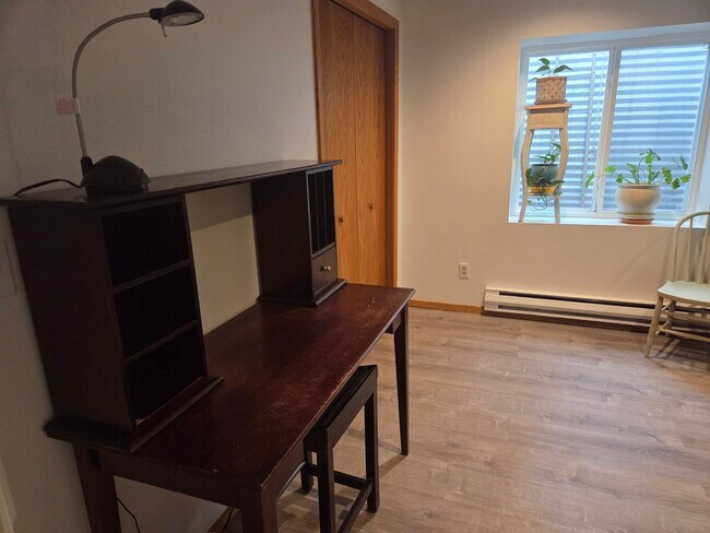 escritorio - 3643 Roundtree Ct