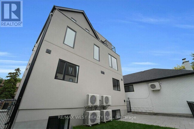 Building Photo - 502 Atlas Ave