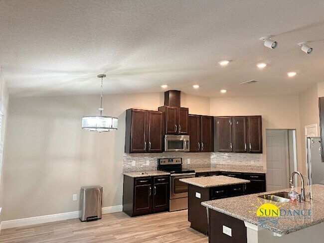 Building Photo - Beautiful Navarre Home on Large Lot!