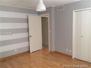 Foto del edificio - 290 Racquet Club Rd