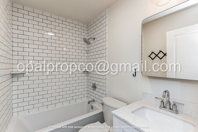 Building Photo - 3728 E 39th Ct