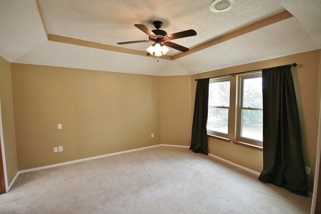 Building Photo - 3/2/2 Open Floor Plan, Mesa Schools, Dogs ...