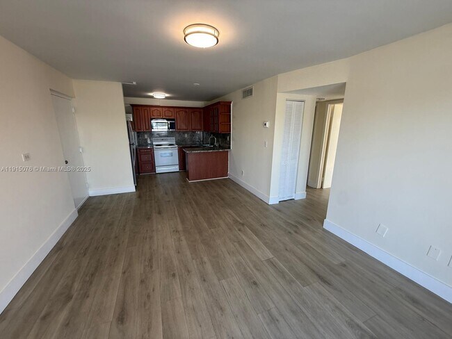 Foto del edificio - 1933 SW 7th St