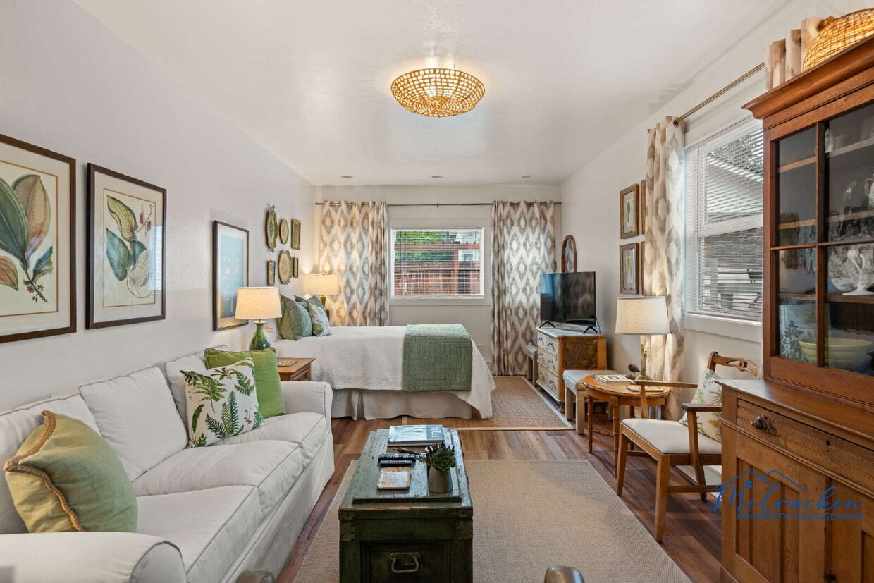 Primary Photo - Charming Studio with Full Kitchen in Ashland