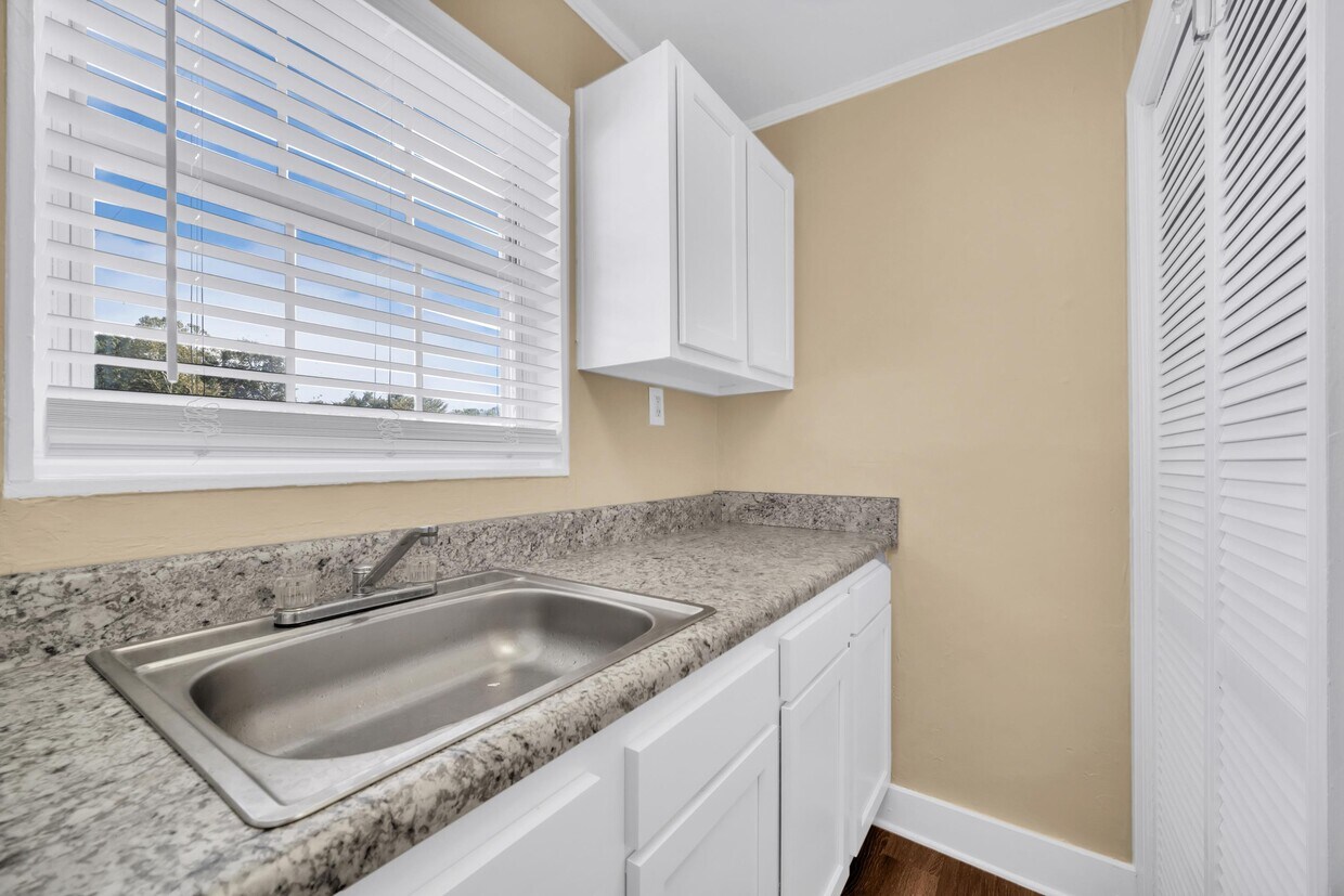 Colonial Court Apartments - Colonial Heights, VA | Apartments.com