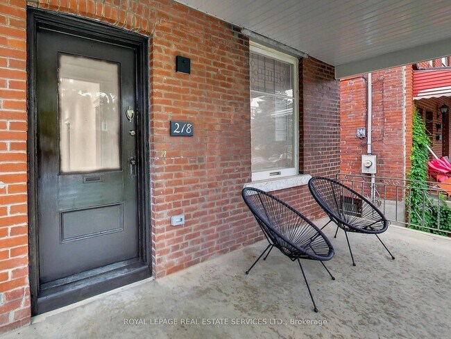Photo du bâtiment - Detached Home for Rent in Prime Little Italy