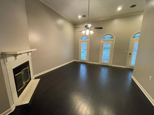 Building Photo - EXCELLENT LOCATION - 2BD/2BA FOR RENT