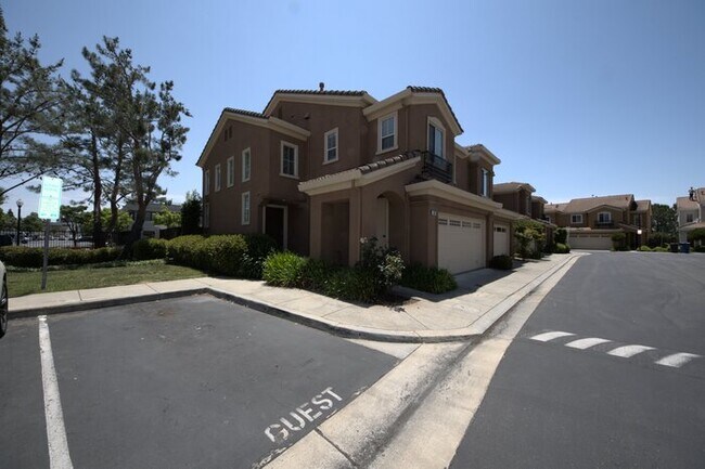 Foto del edificio - Milpitas 2 story Town House. 3 bedrooms, 2...