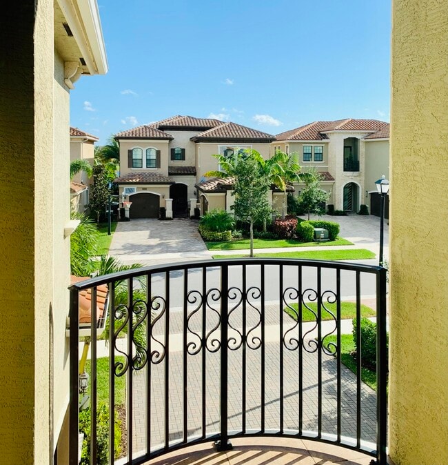 Foto del edificio - 16831 Pavilion Way