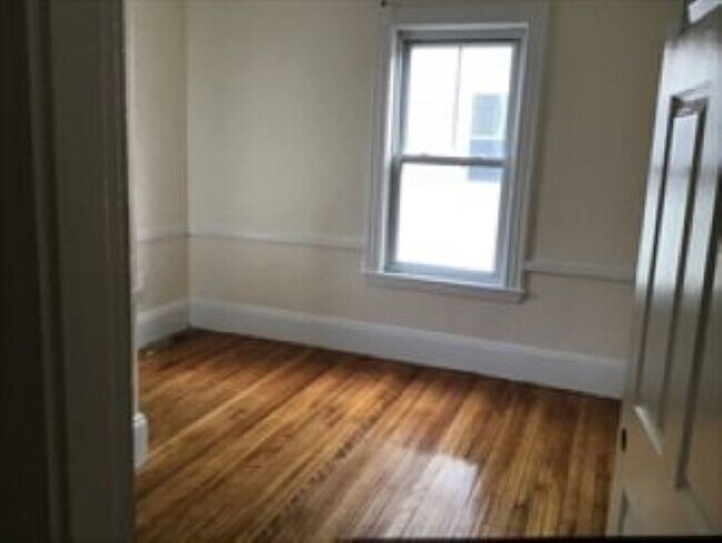 Bedroom - 76 Pleasant St