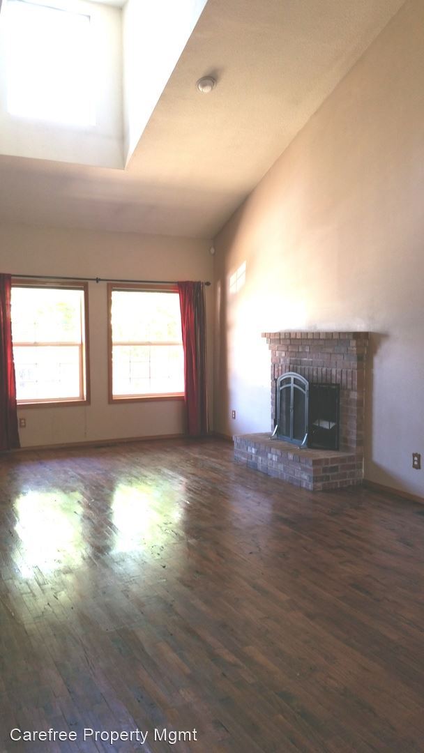 Building Photo - 3 br, 2.5 bath House - 15837 SW Sundew Drive