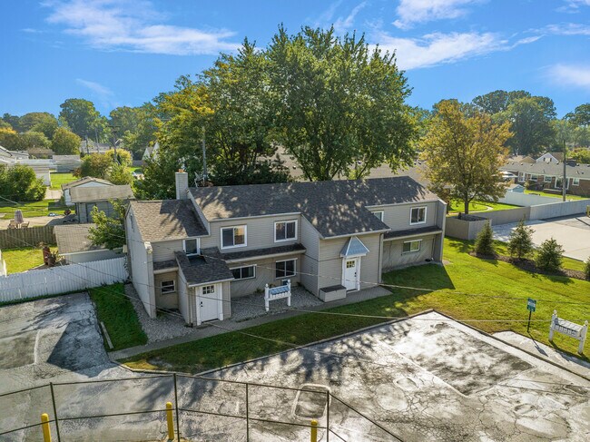 Foto del edificio - 26324 Harper Ave