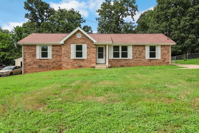 Building Photo - 931 Poppy Dr