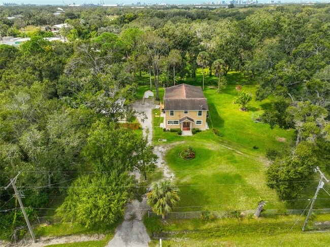 Building Photo - 2417 S 66th St