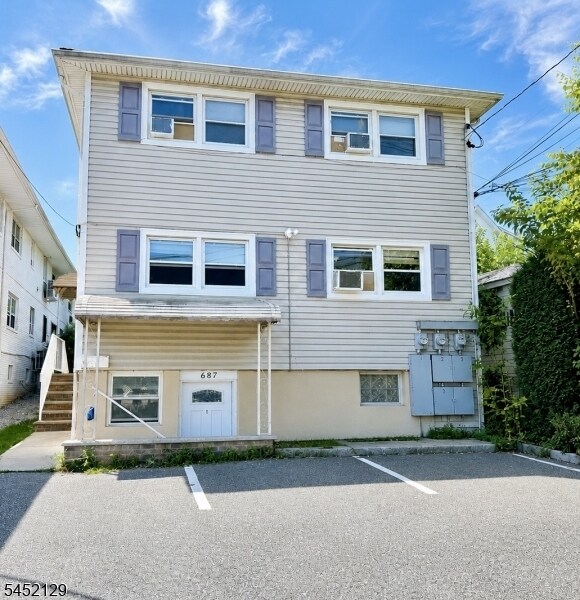 Building Photo - 687 Midland Ave