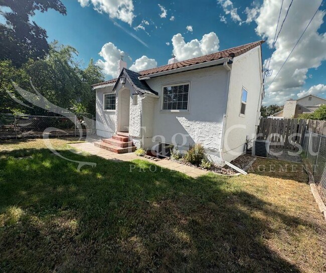 Foto del edificio - Two Bedroom, One Bathroom Home with Bonus ...