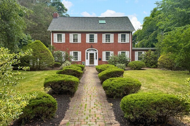 Foto del edificio - 254 Jefferson Rd