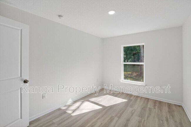 Building Photo - 1115 F Ave