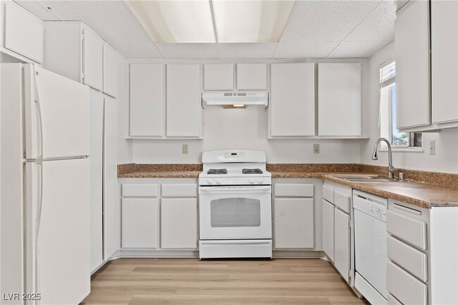 Foto del edificio - 4705 E Washington Ave