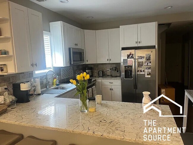 Foto del edificio - 2732 N Wilton Ave