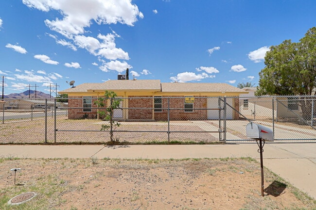 Building Photo - 10401 Centaur Dr