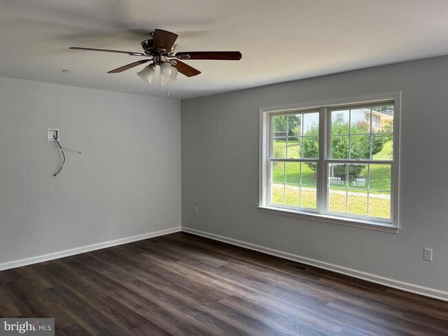 Building Photo - 2114 Moorland Dr
