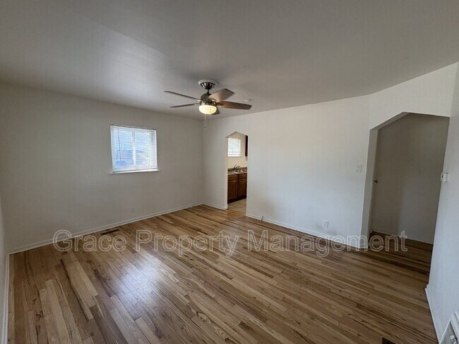 Foto del edificio - 1481 S Meade St