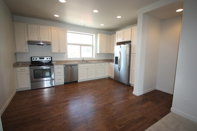 Building Photo - 10120 Belvedere Lp