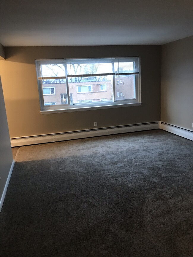 Building Photo - 45 S Cayuga Rd