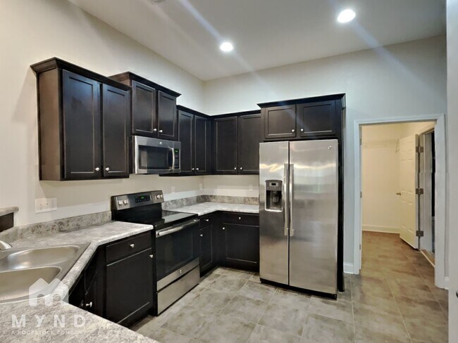 Building Photo - 566 Waterford Ln