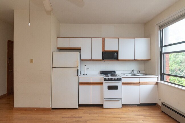 Foto del edificio - 638 W Barry