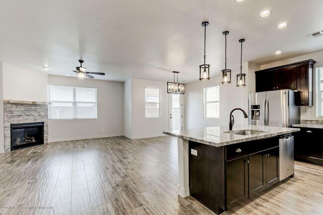 Building Photo - 2510 W Pollo Cir