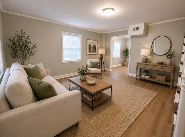 Building Photo - Nicely Renovated Duplex Home