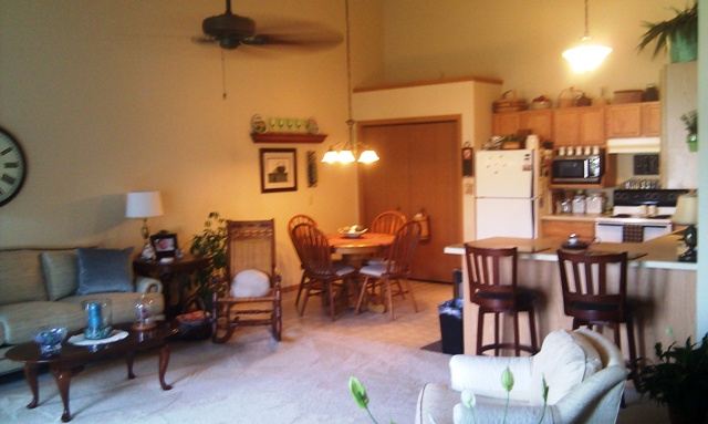 Building Photo - 310 E Tyranena Park Rd