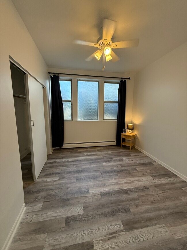 Building Photo - 6000 W Seminole St