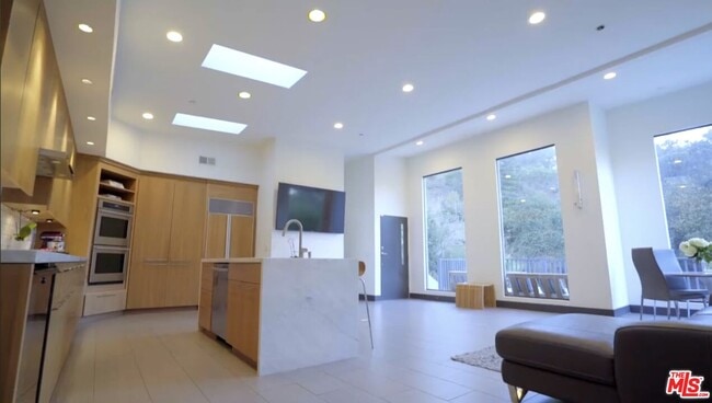 Building Photo - 2929 Passmore Dr