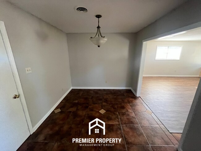 Foto del edificio - 4910 Cloister Ave