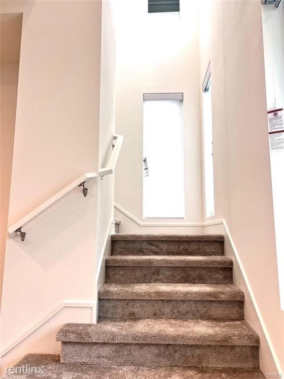 Building Photo - 4 br, 4.5 bath House - 122 Aspect