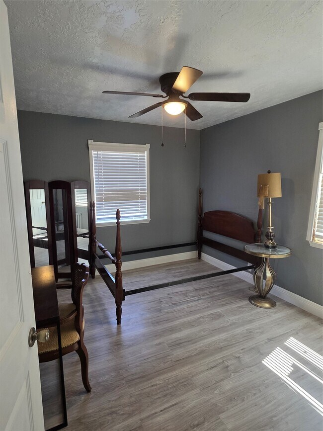 Foto del edificio - 9330 Chesterfield Dr