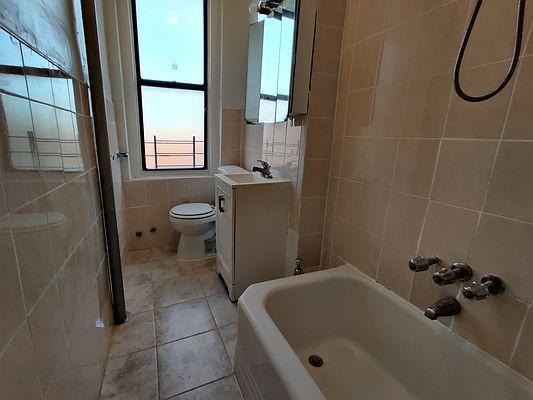 Foto del edificio - 1 bedroom in BRONX NY 10458