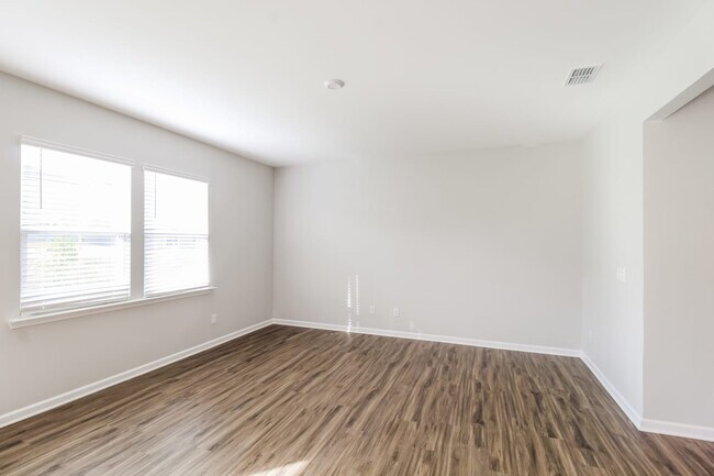 Building Photo - 2031 Blue Sky Ave