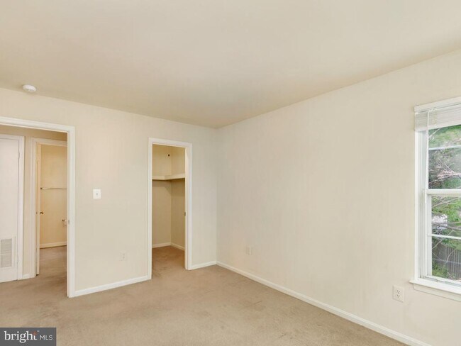 Building Photo - 8647 Beekman Pl