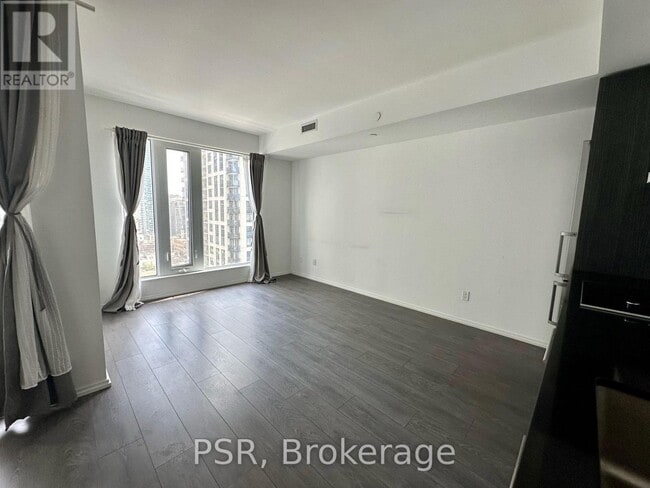 Building Photo - 68 Shuter St