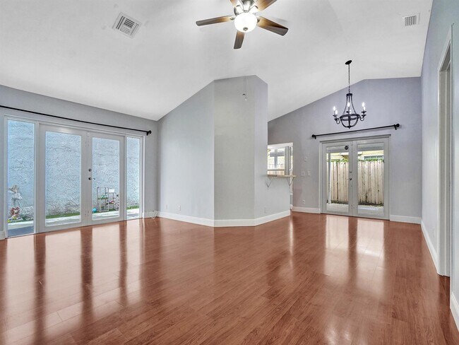 Foto del edificio - 3727 NW 107th Ter