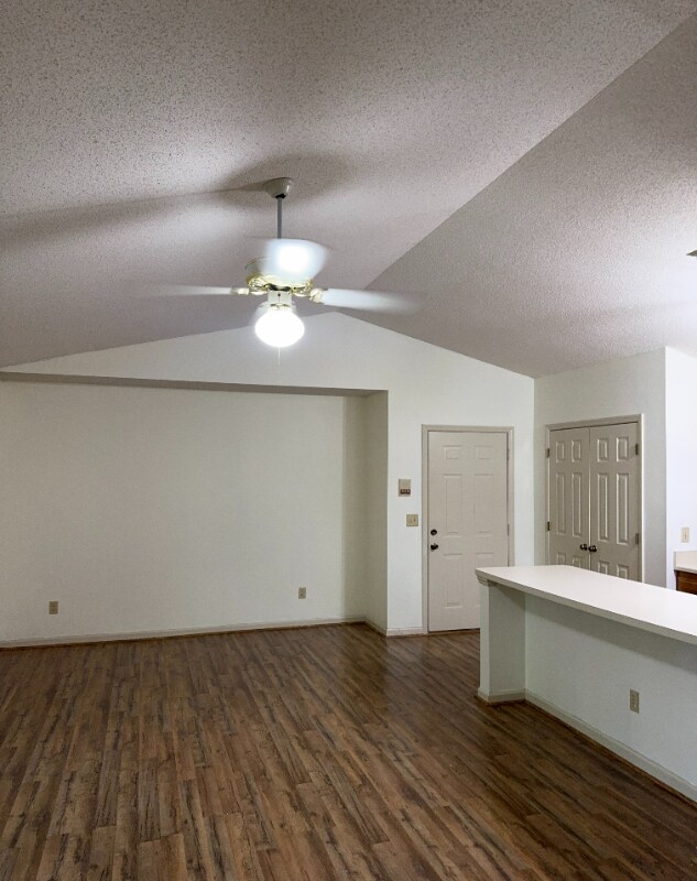 Foto del edificio - 5928 W Friendly Ave
