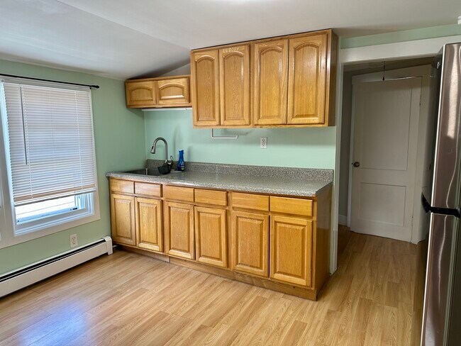 Comer en la cocina 2 - 60 Morrissee Ave